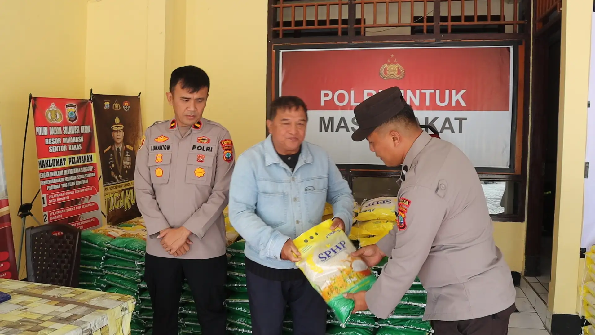 Polri & Bulog Hadirkan Beras Murah Untuk Masyarakat Kakas