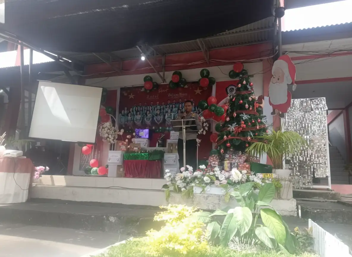 Damai Natal Hadir di Sekolah: SMP Negeri 1 Kawangkoan Gelar Ibadah Menyambut Kelahiran Yesus Kristus